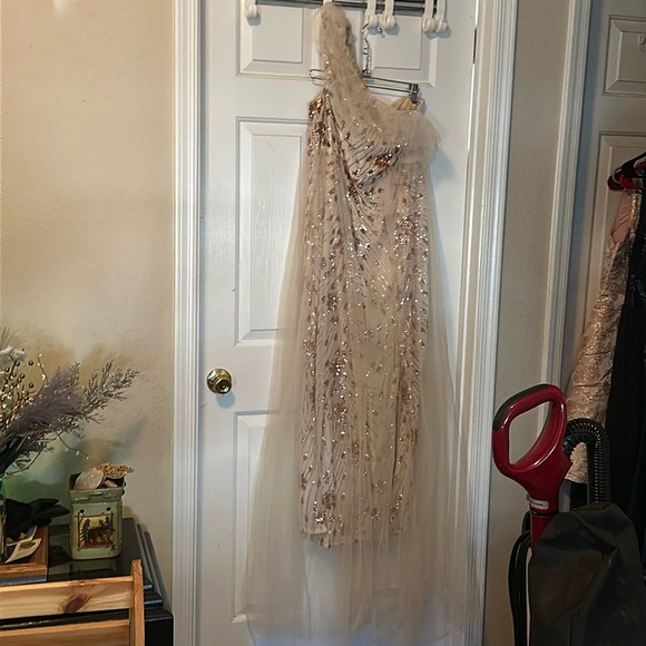 Gold evening dress beaded maxi very fitting but very forgiving where needed - Picture 1 of 5